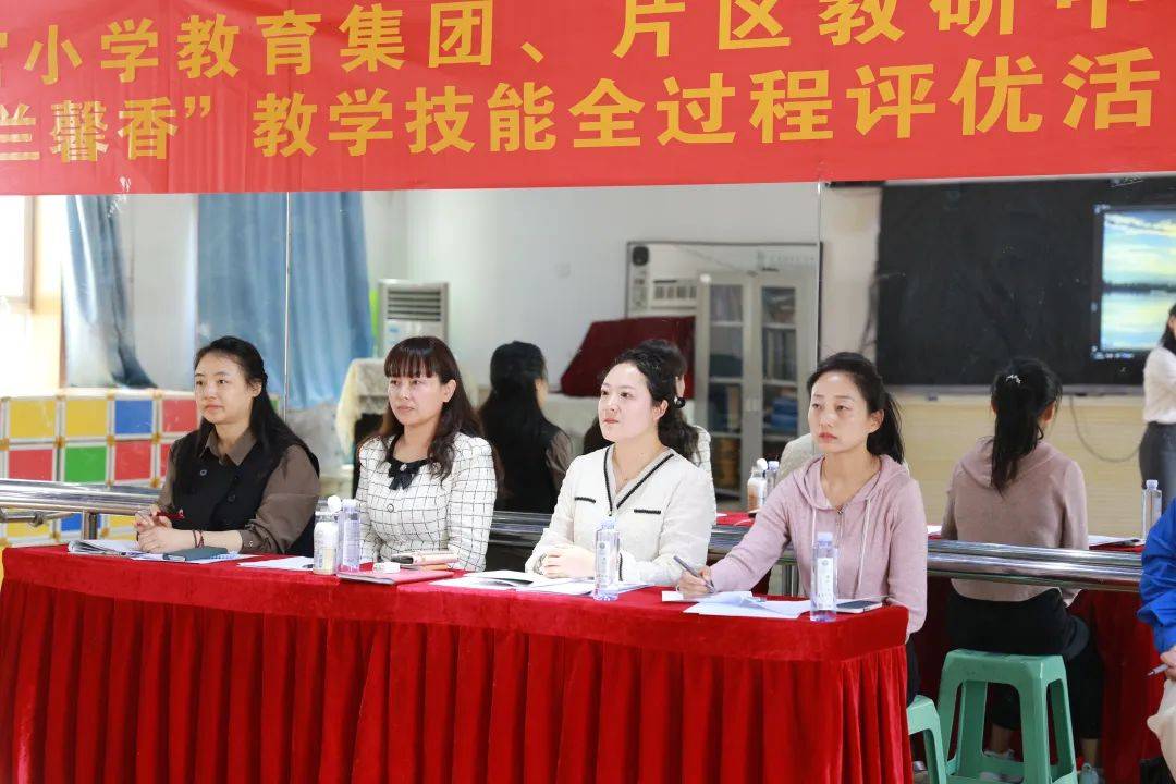 邀请未央区教研室英语教研员王安荣,语文教研员程创立,数学教研员王欣