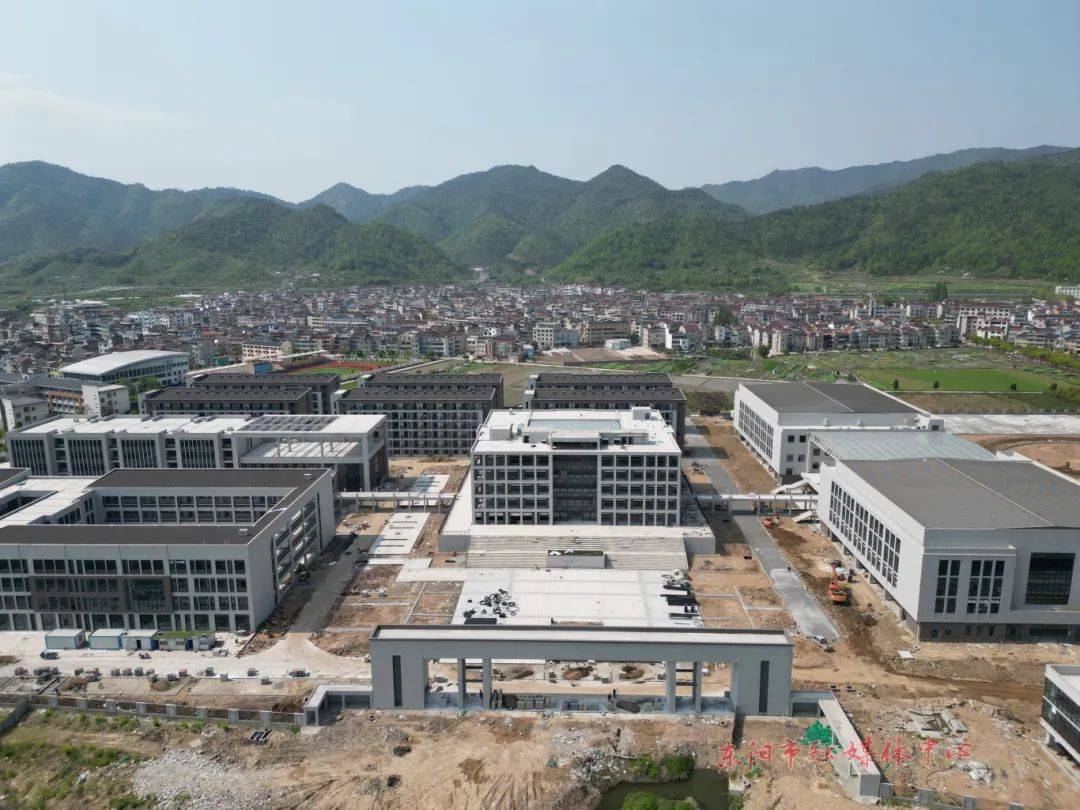 如期进入最后的装修扫尾阶段,位于横店的东阳市第四高级中学新建项目