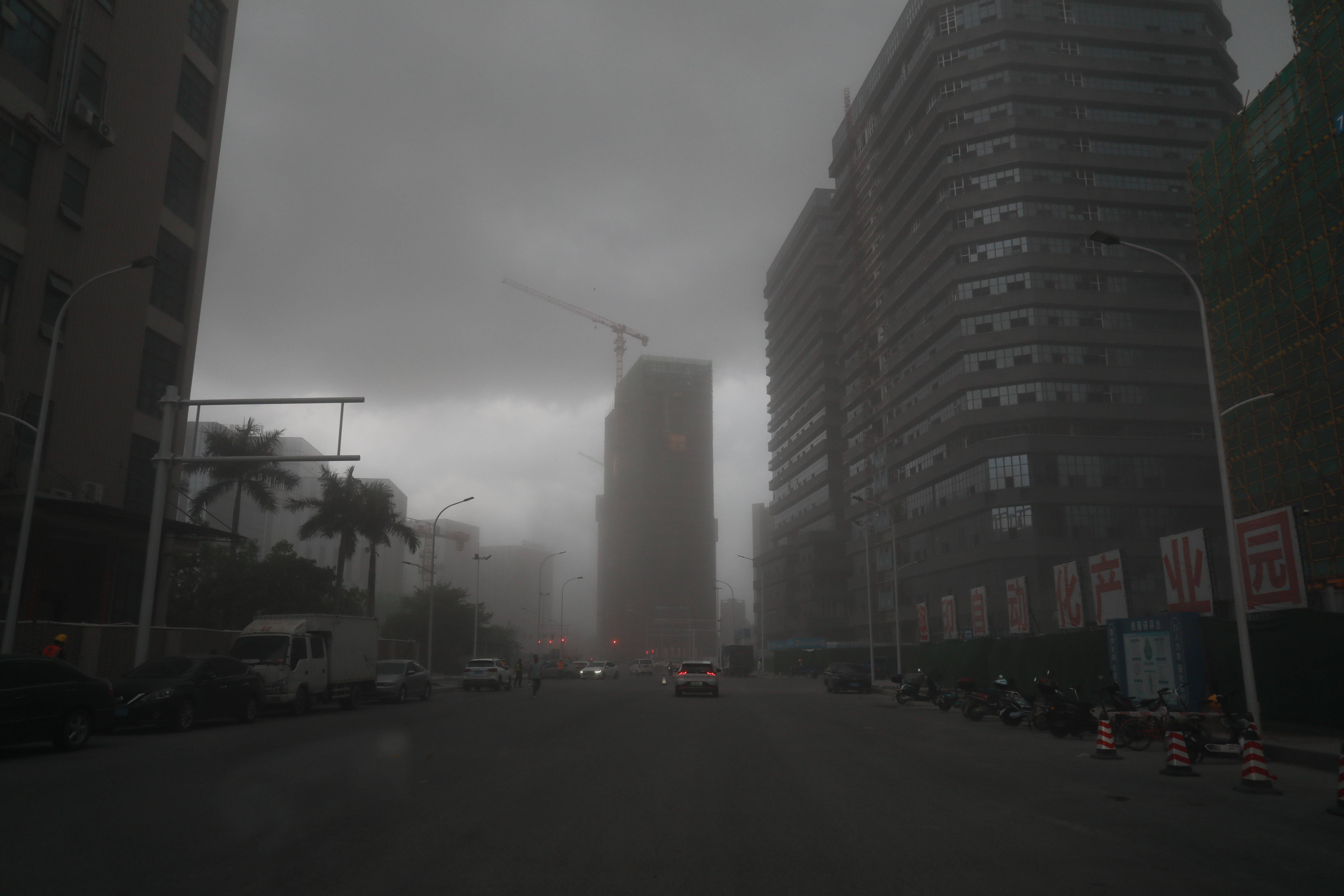 雷雨大风来珠海了