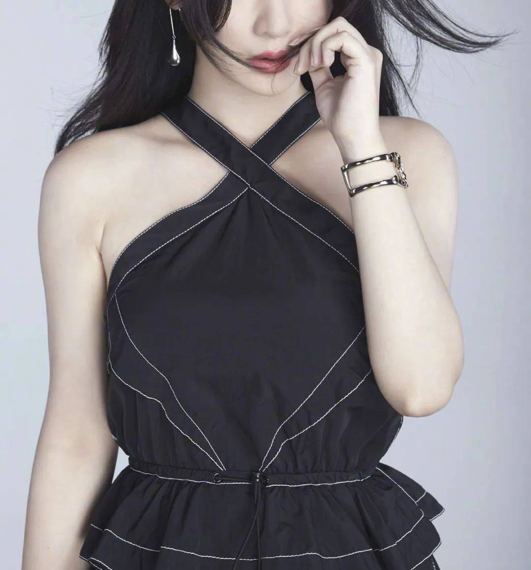 柳岩上节目重提伴娘事件因身材火辣遭到不公对待