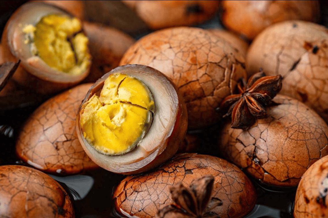 卤茶叶蛋,放再多盐也不入味?谨记2个技巧,个个虎皮纹,特入味