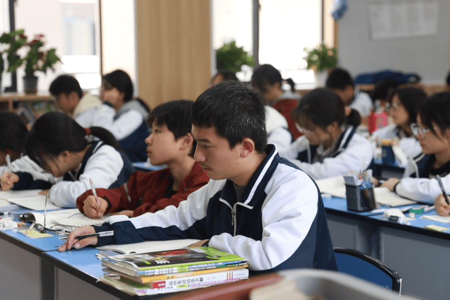 育才文艺陇南育才学校高一实验班学生文学作品荣登中国青年报