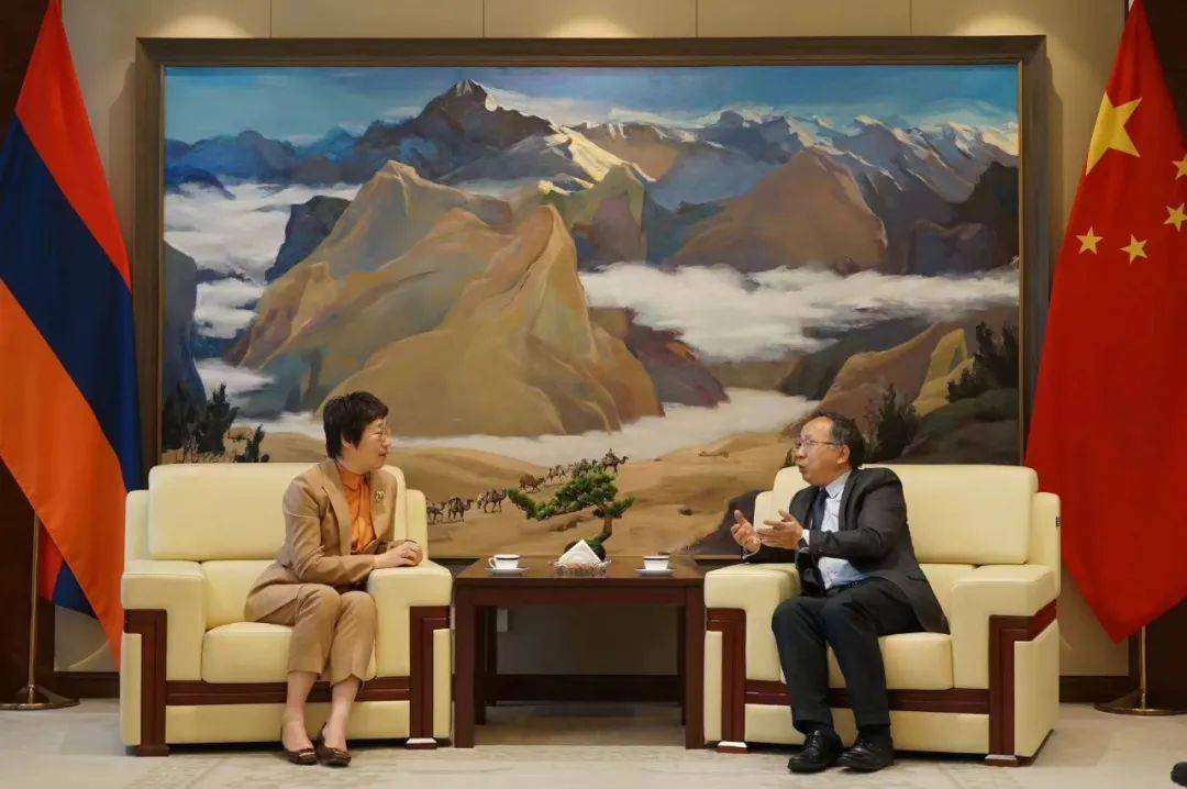 刘宏校长一行拜访中国驻亚美尼亚大使范勇