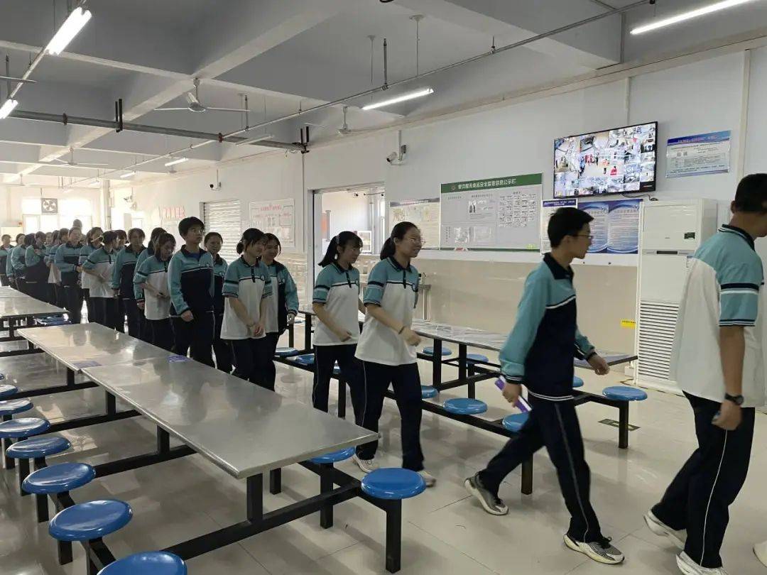 以练筑防防患未燃北校区开展食堂消防应急疏散演练活动