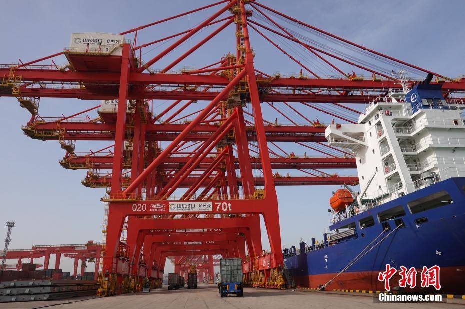 山东日照港顺岸开放式全自动化集装箱码头提质增效_新能源_港口_物流