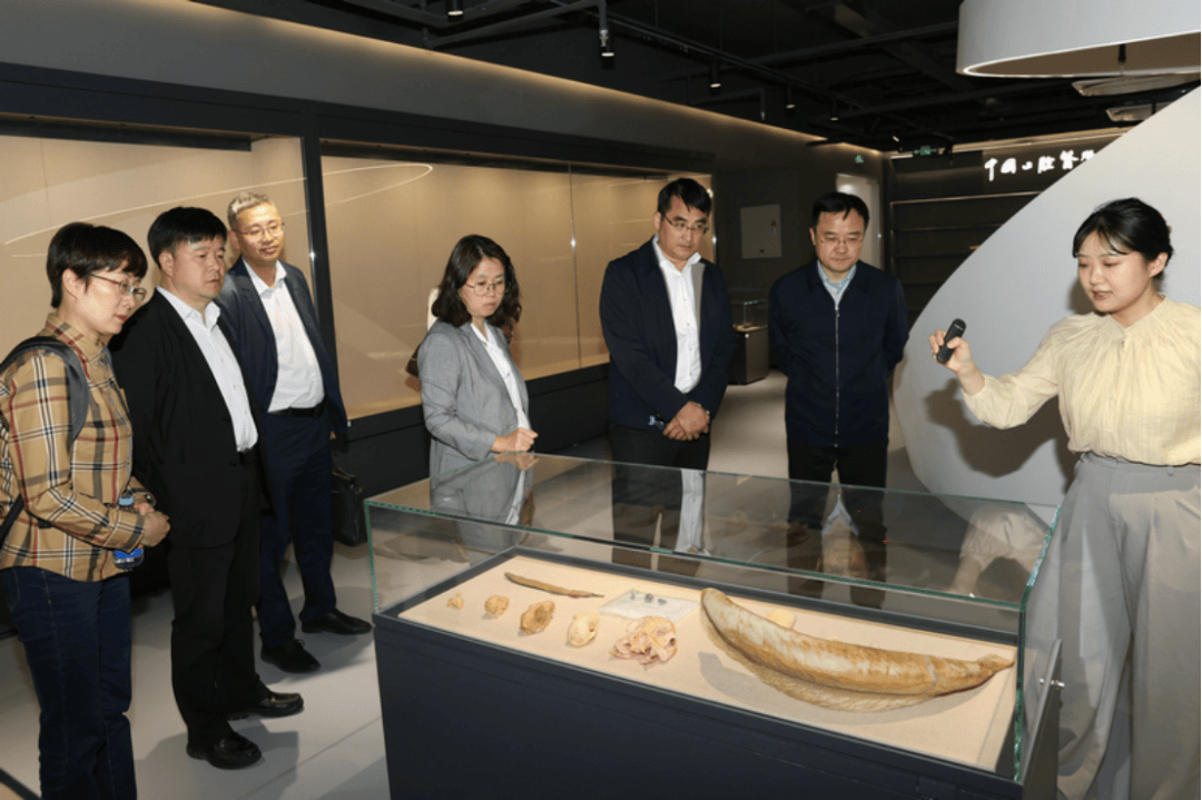 贵州医科大学校长罗鹏一行来我校调研交流