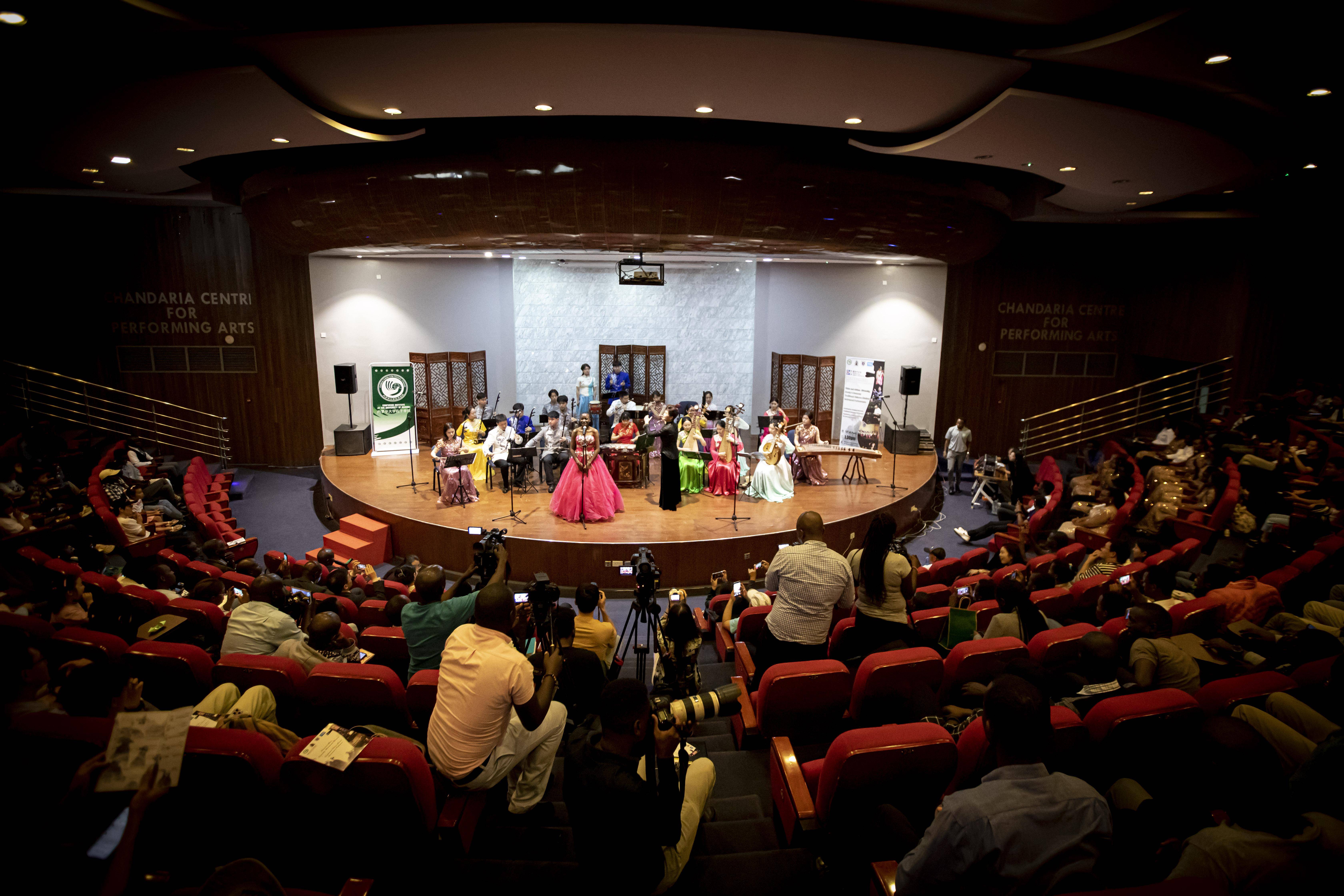 南京大学民乐团演出闪耀内罗毕_新华社_进行_李亚辉