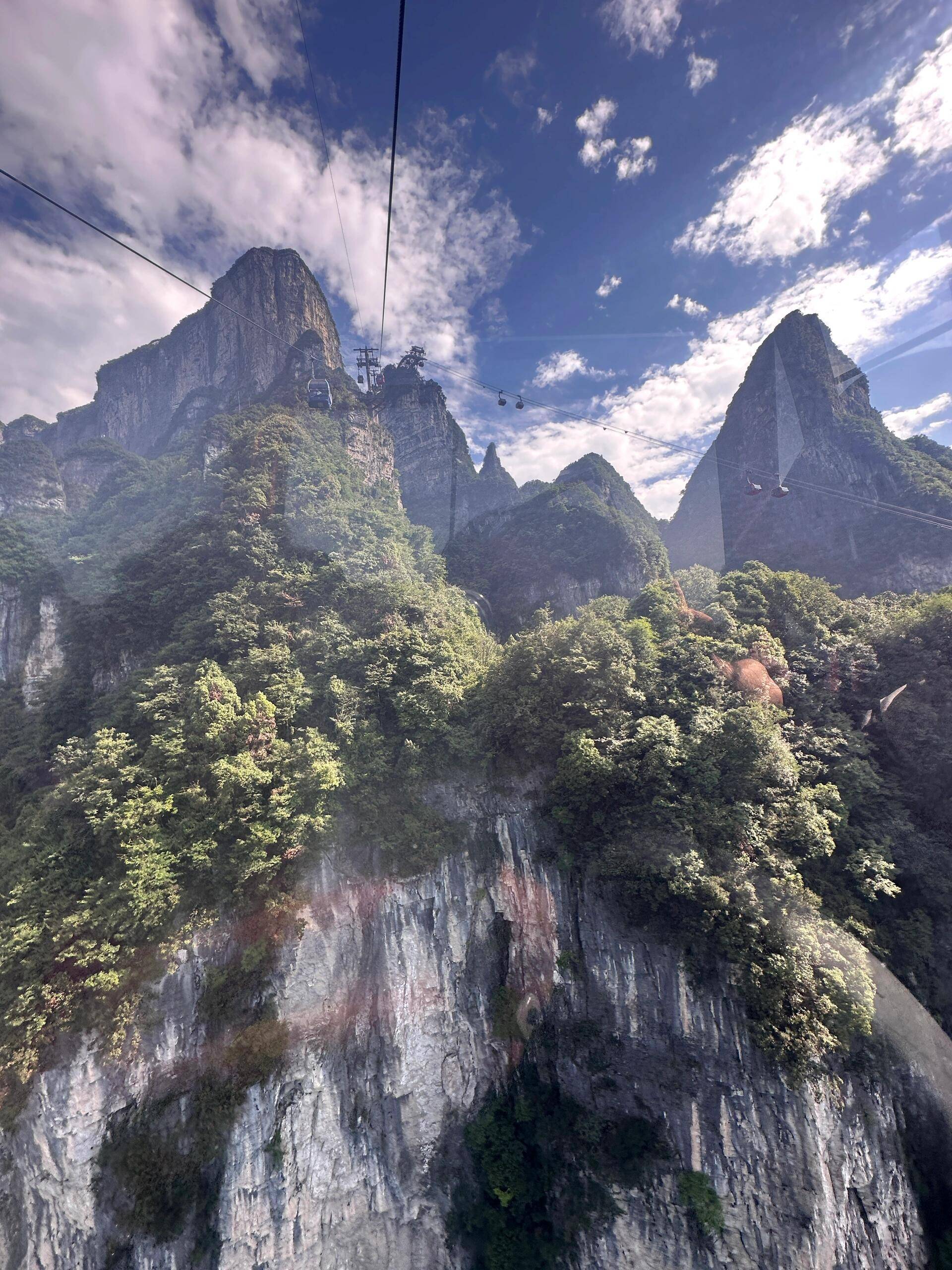 湖南张家界旅游局长跳崖亲自体验的旅程