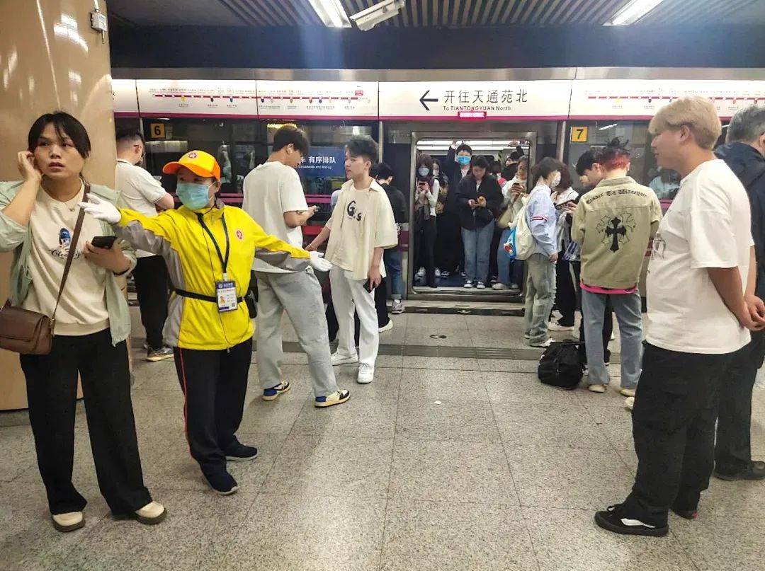 北京地铁5号线夹死人图片