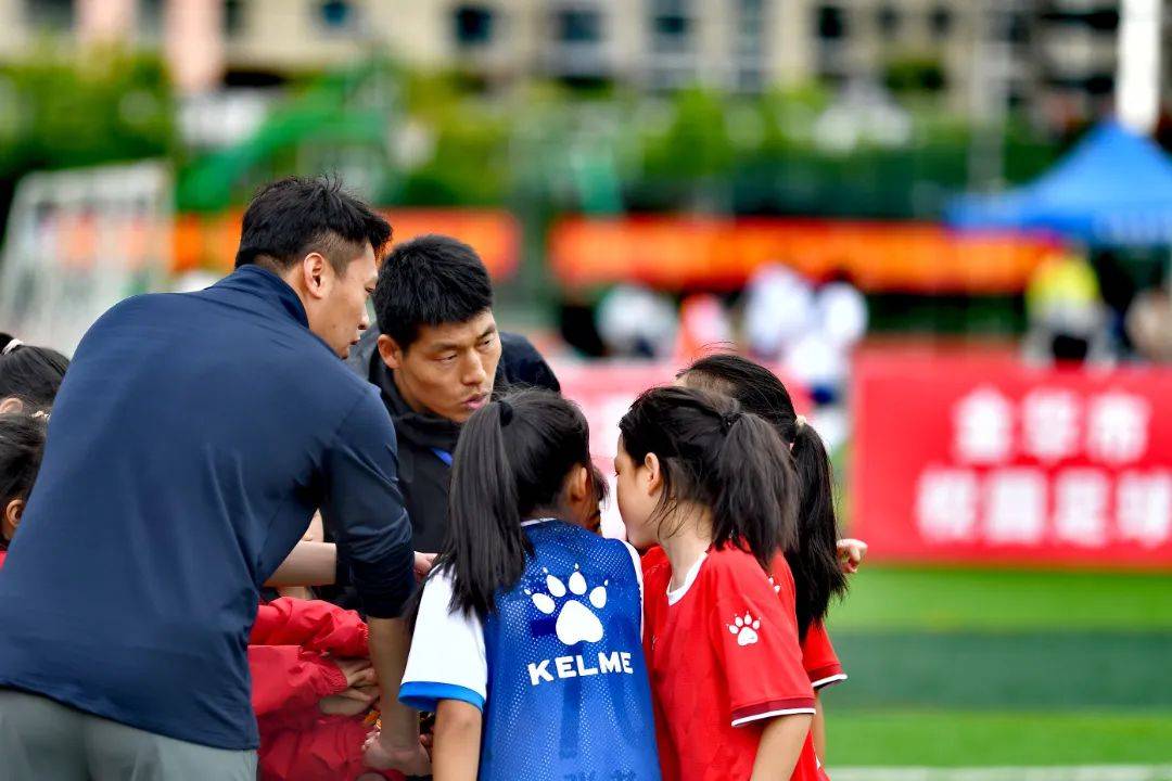 经过激烈角逐,金华市汤溪高级中学和金华市第八中学分别获得高中男子