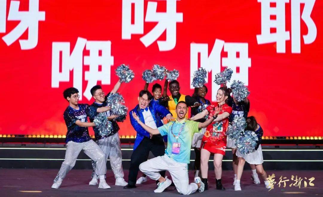 南京电视台主持人跳舞图片