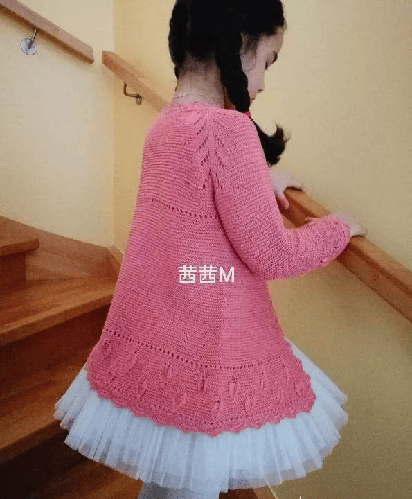 一款从上往下织的棒针叶子花儿童开衫