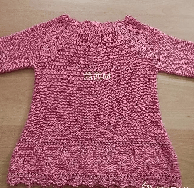 一款从上往下织的棒针叶子花儿童开衫