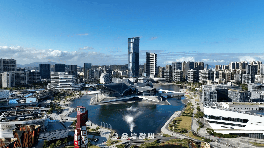 充分考虑人的生活,就业,创新,文娱等多元需求,在西部城市中心创新打造