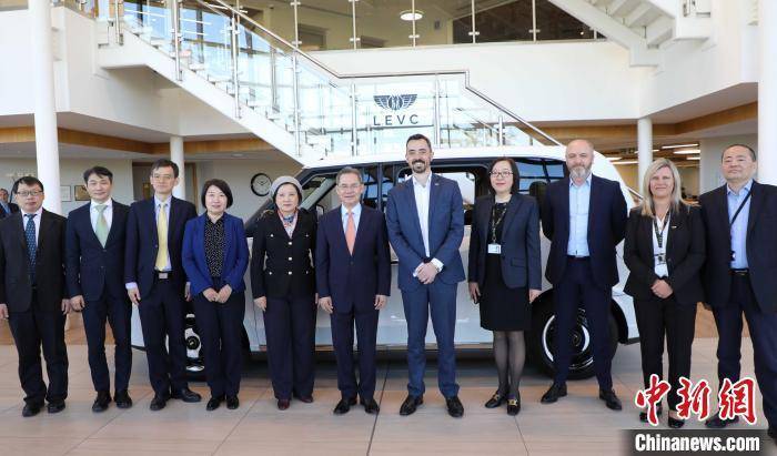 中国驻英国大使郑泽光考察调研吉利伦敦电动汽车公司