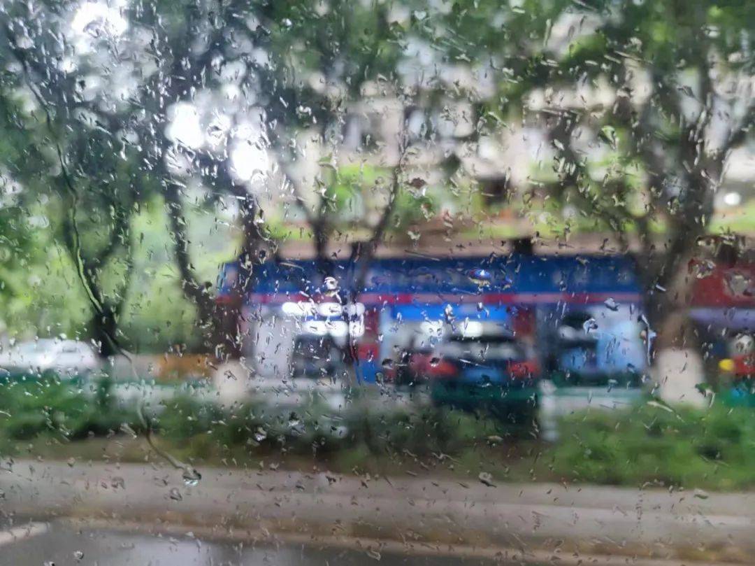 明日白天雨水"歇口气" 夜间起重庆局地或遭遇大雨