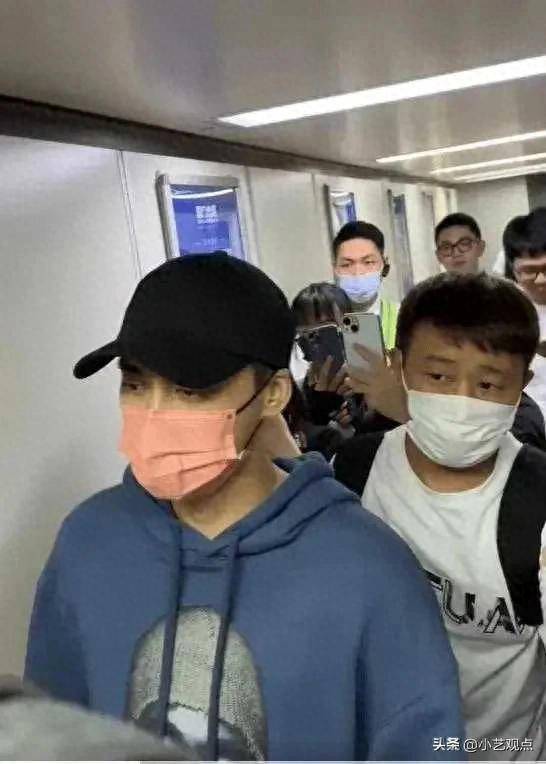 李易峰现身机场变低调,劣迹艺人复出之路艰难