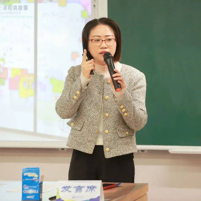 区教师发展中心小学语文教培员黄雅芸的引领下,与会的老师们分成小组