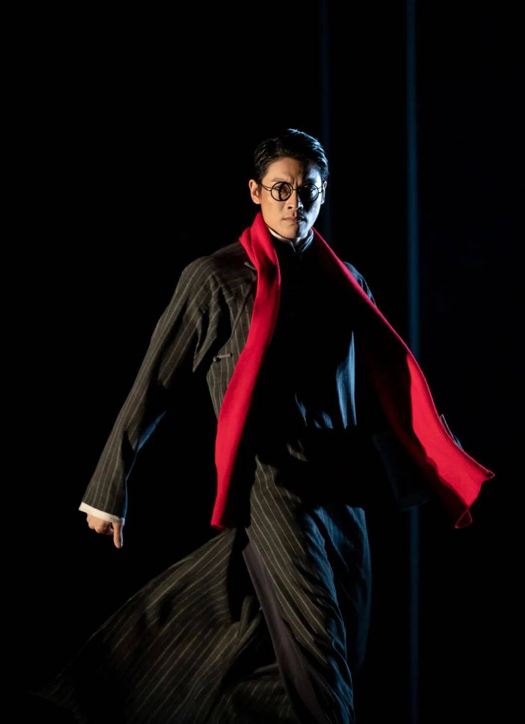 别具一格的红色浪漫01《永不消逝的电波》中国首部谍战舞剧所到之处