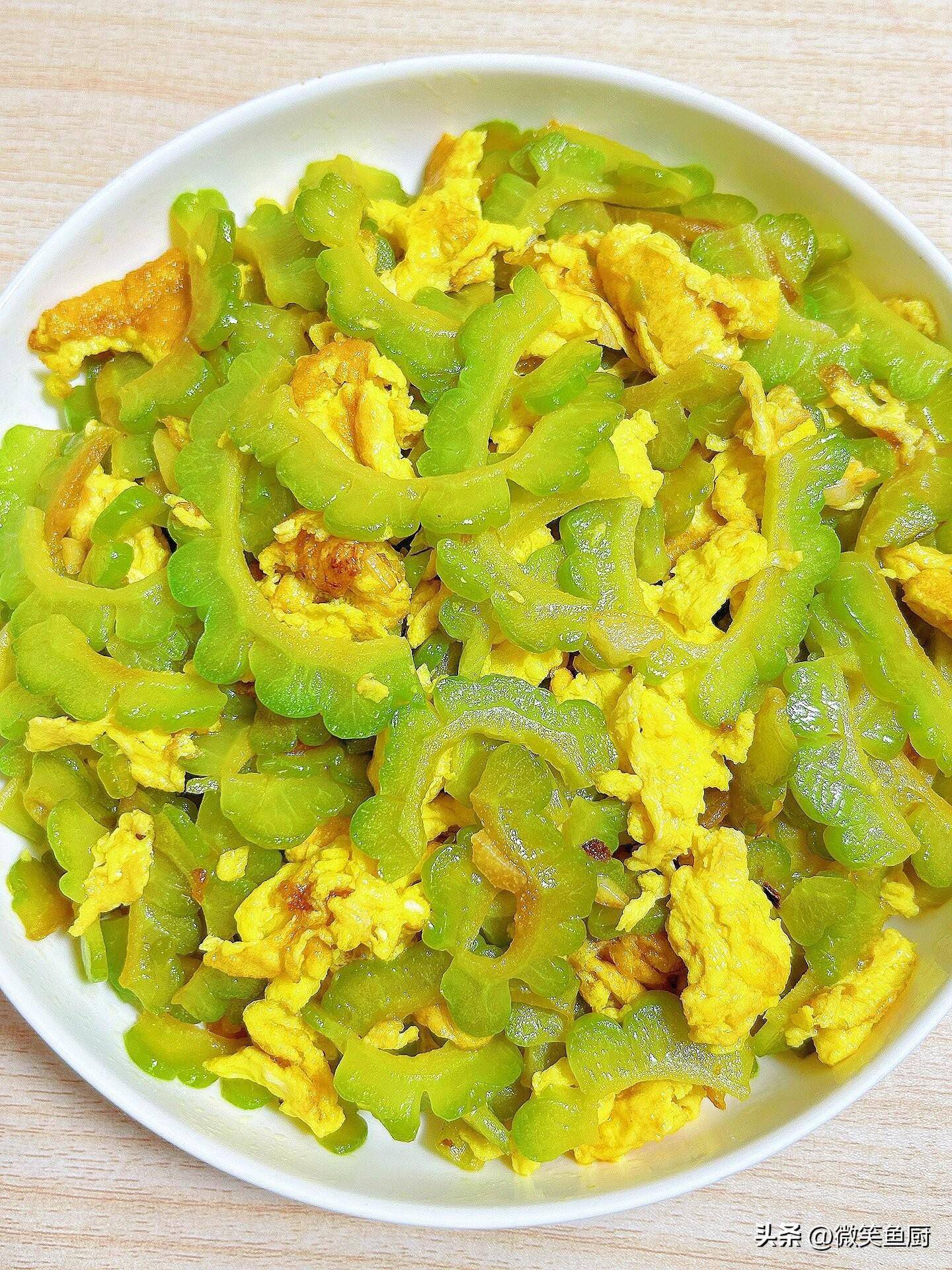 道菜最刮油,女人可以敞开吃,随手一炒,一口脆嫩满嘴香_茼蒿_苦瓜_豆芽