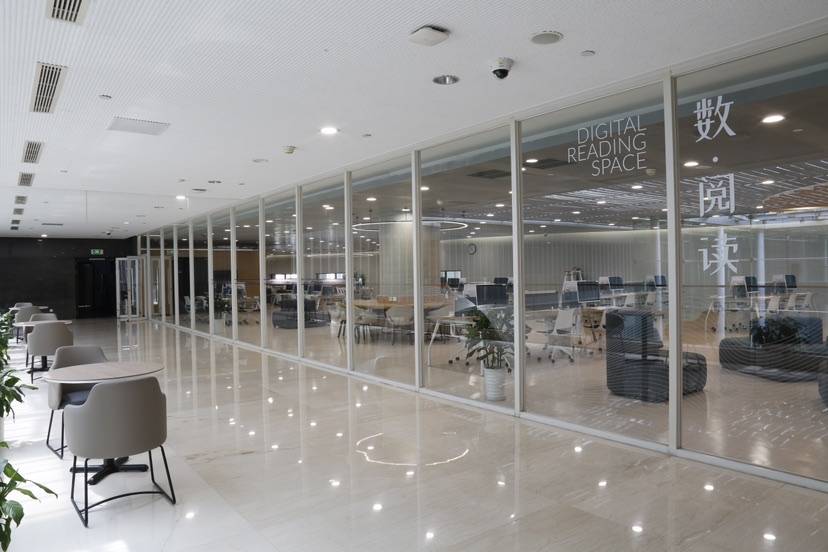 浦东图书馆六楼焕新开放,现代化复合空间覆盖全年龄段读者阅读需求_数