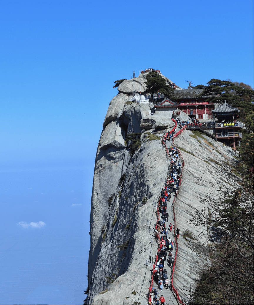 西峰(莲花峰)沉香劈山救母的景点于此也是最佳看日落的地方海拔