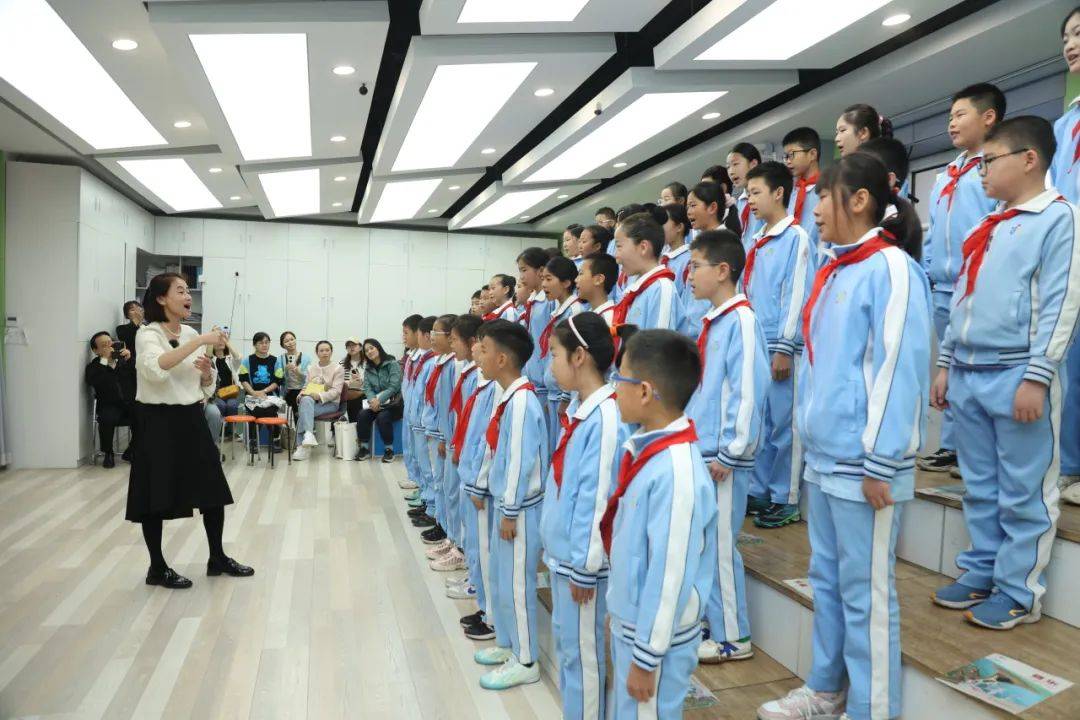 王茜茜  语文王帆  英语宋阳  美术刘昱  体育李莉  数学蒋文秀  美术