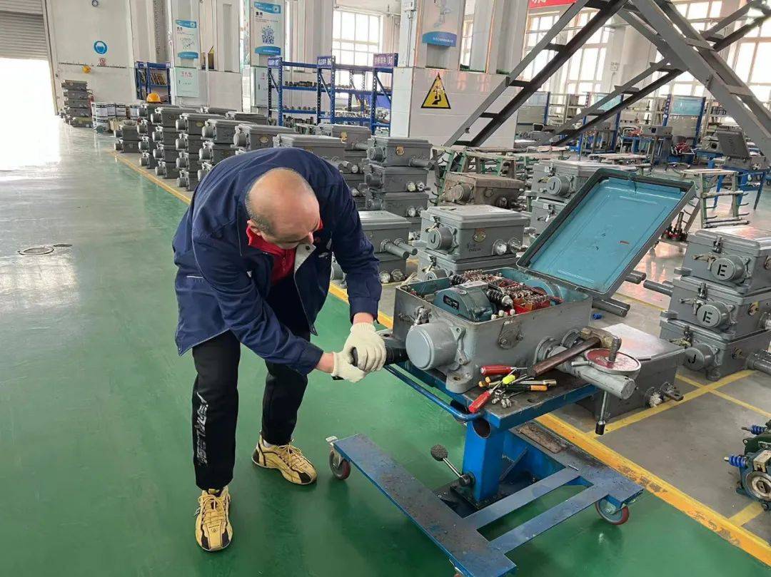 综合检修车间"基本技能达标党员带头学技练功"活动,圆满成功!