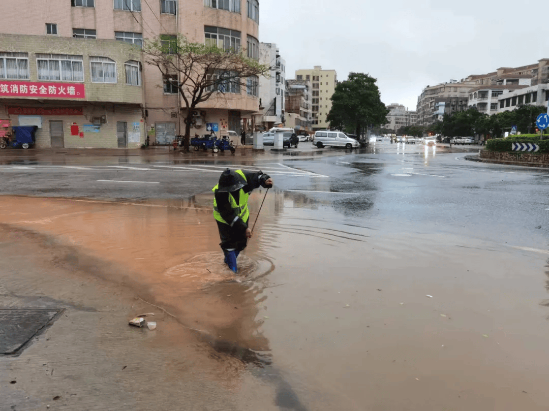 德庆县仍然遭遇强降水侵袭,德庆县城管,供电,公路,农业等部门以及各镇