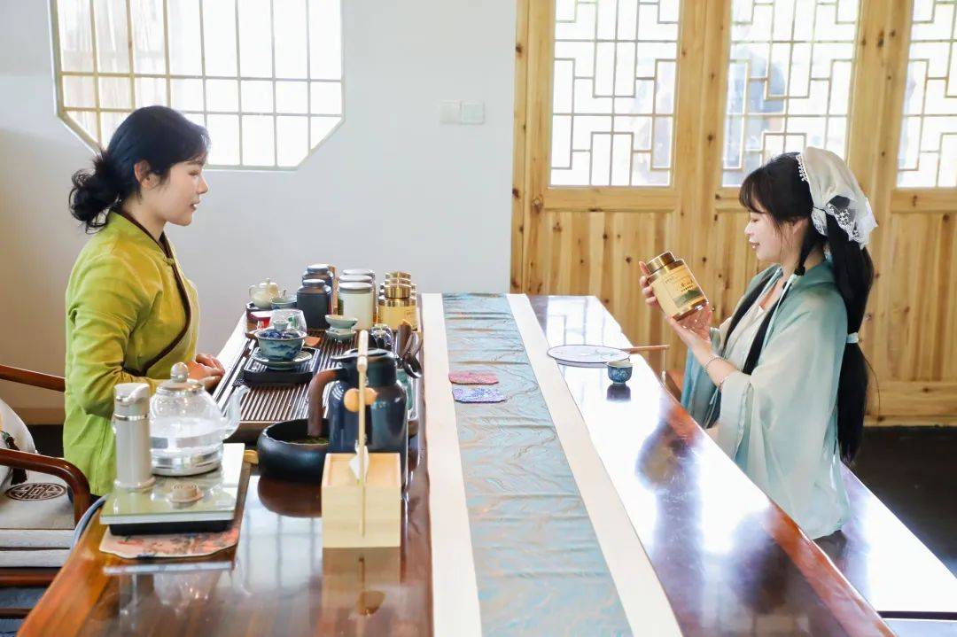 春游江淮 请来六安|上春山,采春茶!抱儿山核心区茶叶开采!