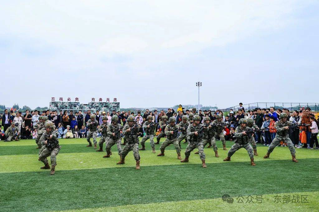 人民海军成立75周年,东部战区海军官兵的祝福来了!