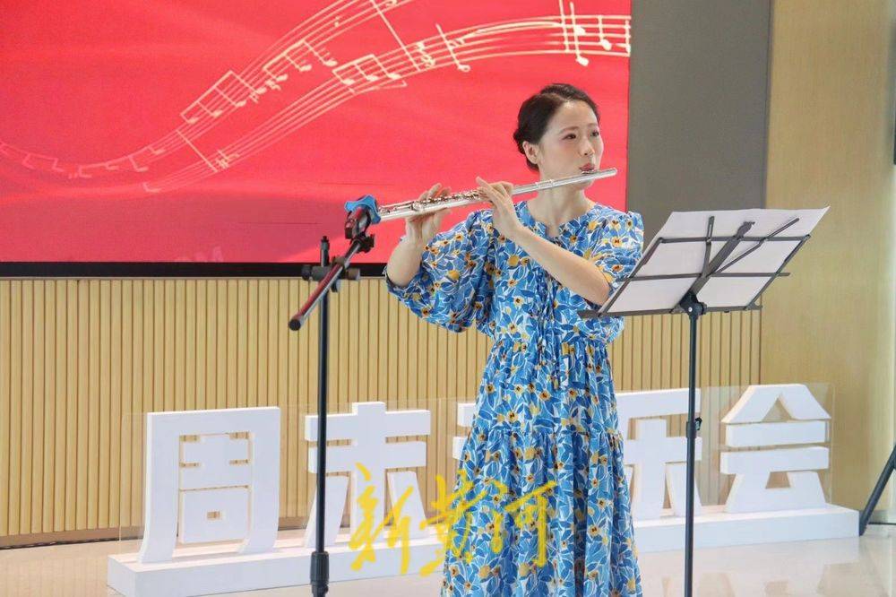 华南理工大学艺术学院庄子欣,张婕仪,许环珠分别带来古典舞《如梦令》