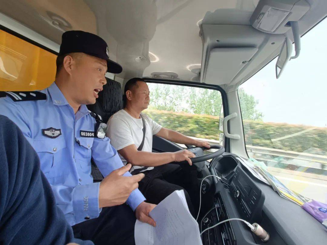 司机视角感受赣北高速 换位思考体现执法担当——记省高速警察直属二