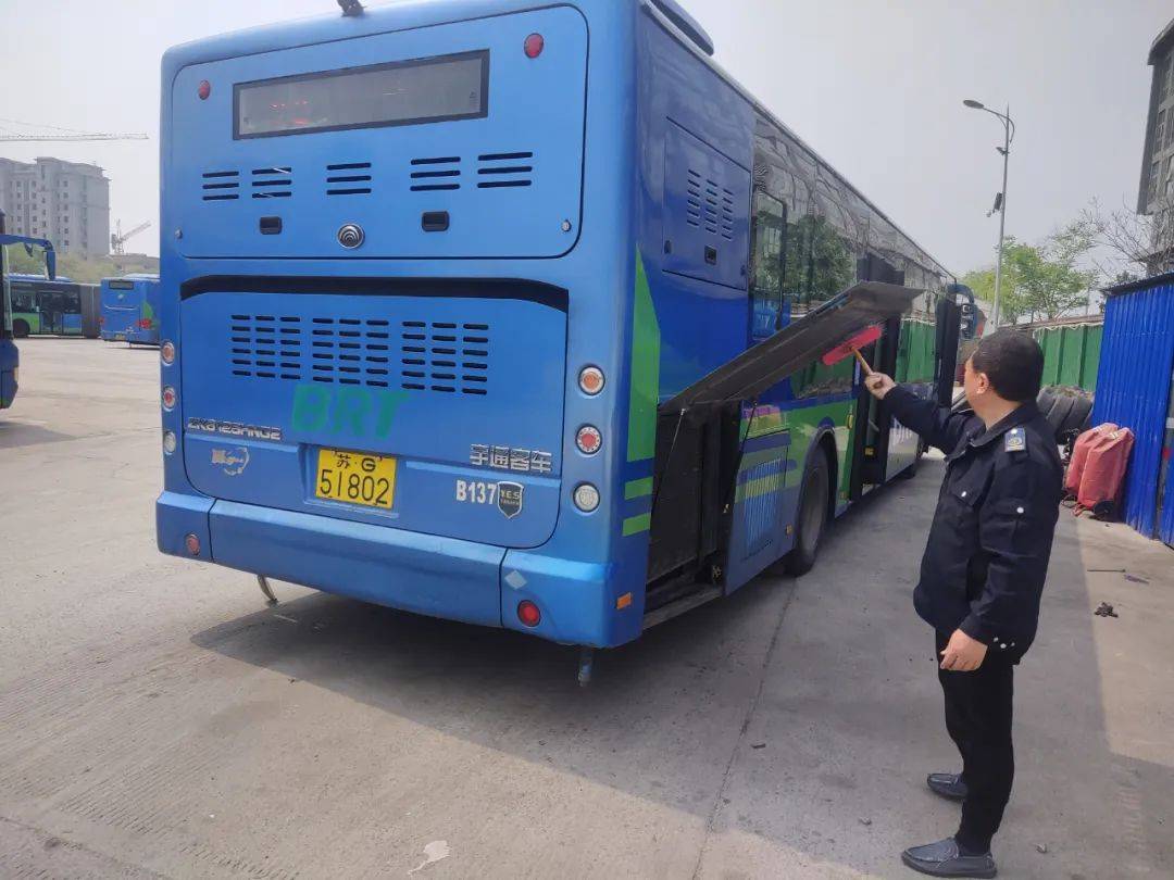 【五一运输保障倒计时①】快速公交事业部开展车辆"清肺保养"工作