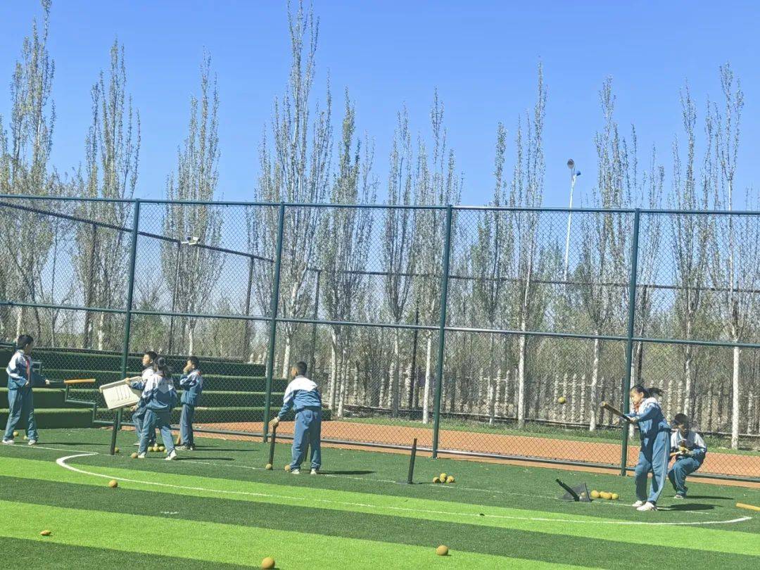【喜报】软式棒垒球校本课程展示暨鄂尔多斯青少年软式棒垒球锦标赛