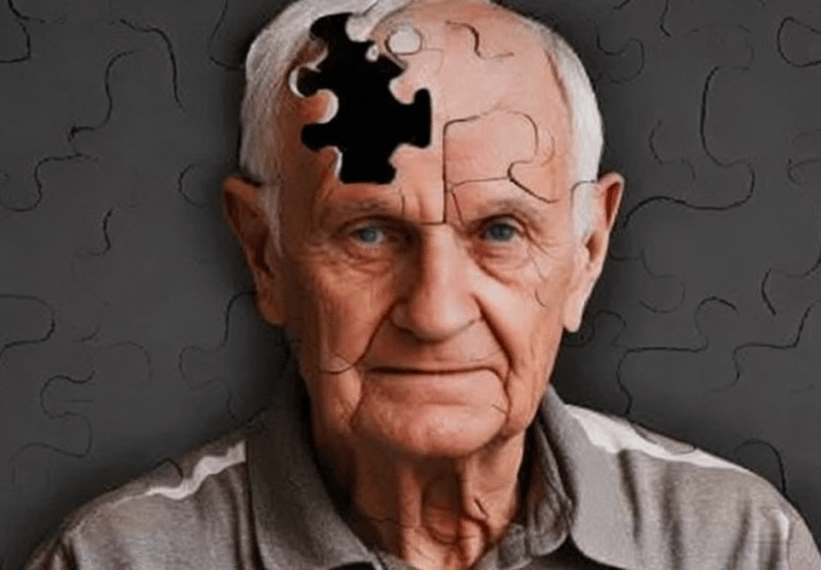 人老了最怕"老年痴呆",建议常吃这3种食物,补脑强身,不忘事_老年痴呆