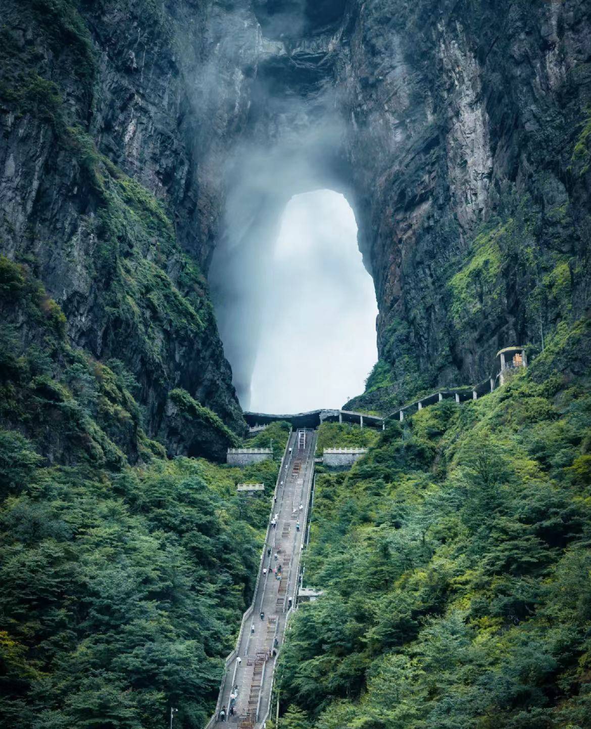 张家界凤凰古城苗寨旅游 ,赶紧码住!