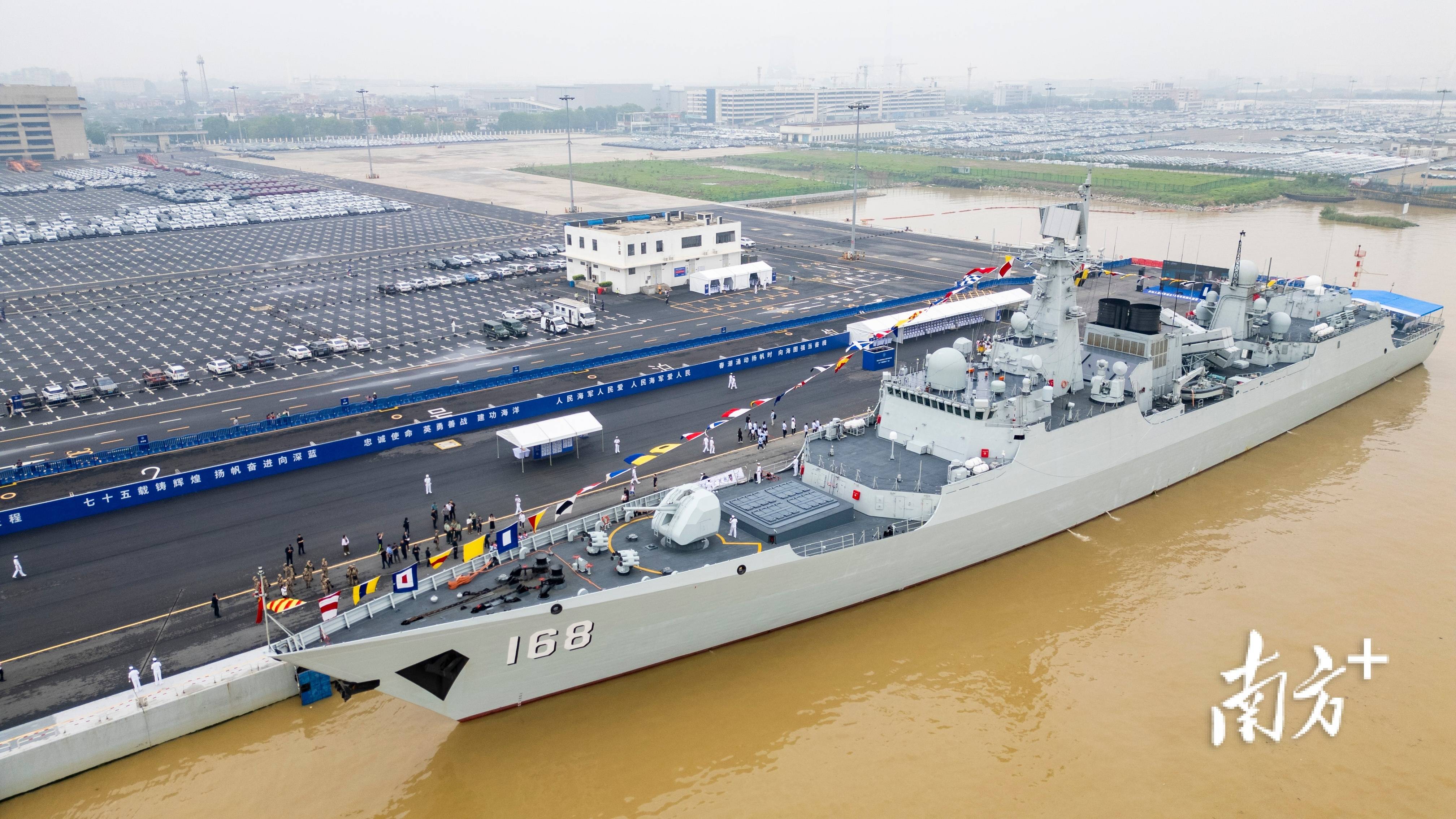 人民海军成立75周年纪念日,广州舰回到了娘家