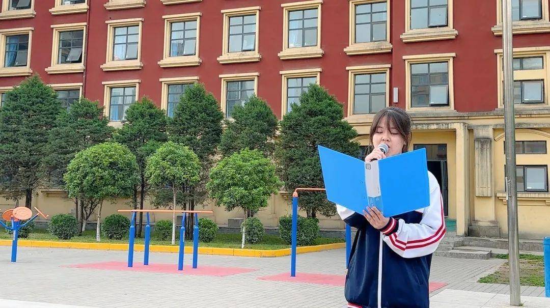 西安博爱学校举行读书月开幕式暨"春日书市"活动