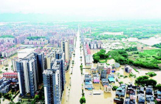 华南暴雨倾盆 极端天气 为何频现_广东_气候_影响