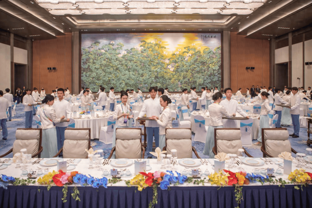 青岛国际会议中心圆满保障中国人民解放军海军成立75周年系列宣传教育活动和第19届西太平洋海军论坛年会晚宴活动_服务_工作_标准