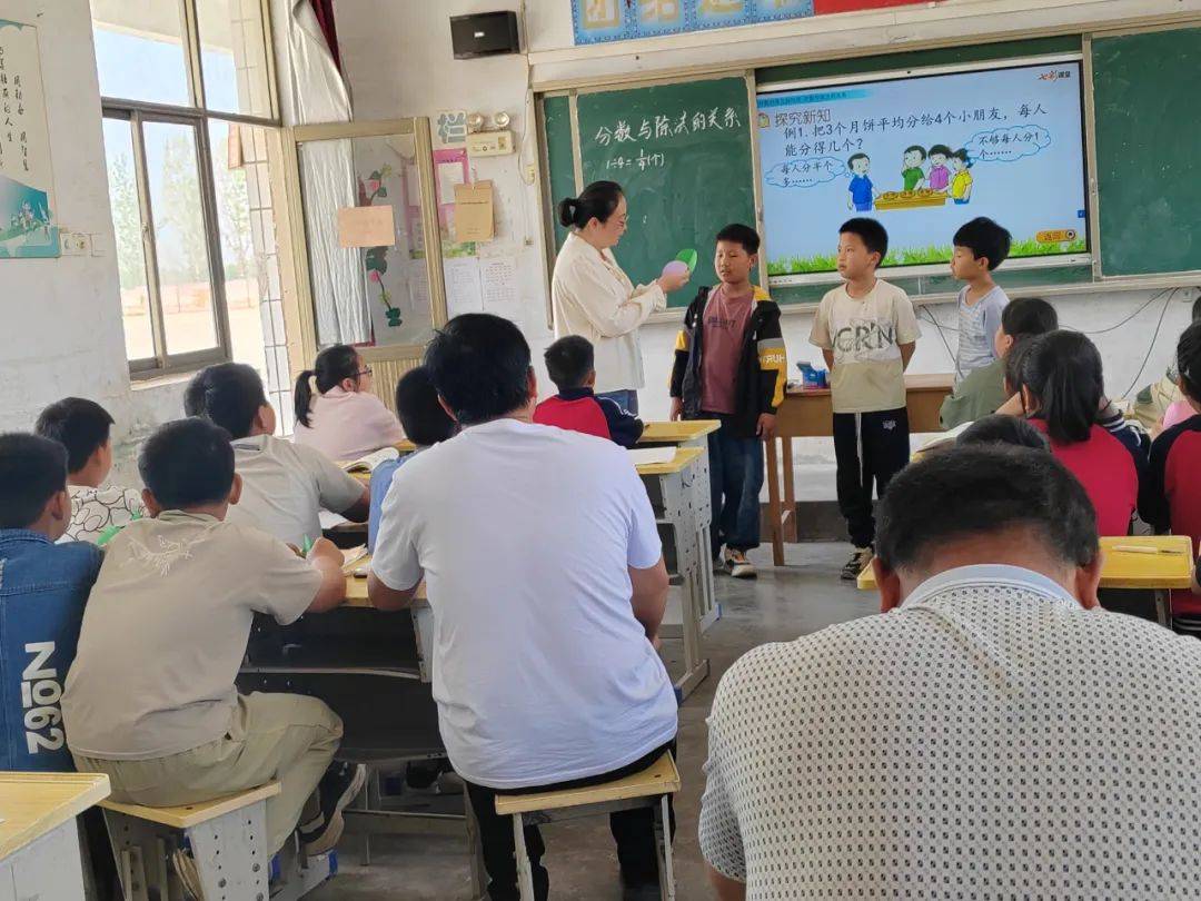 (张艳荣 董金岭)周楼小学为激