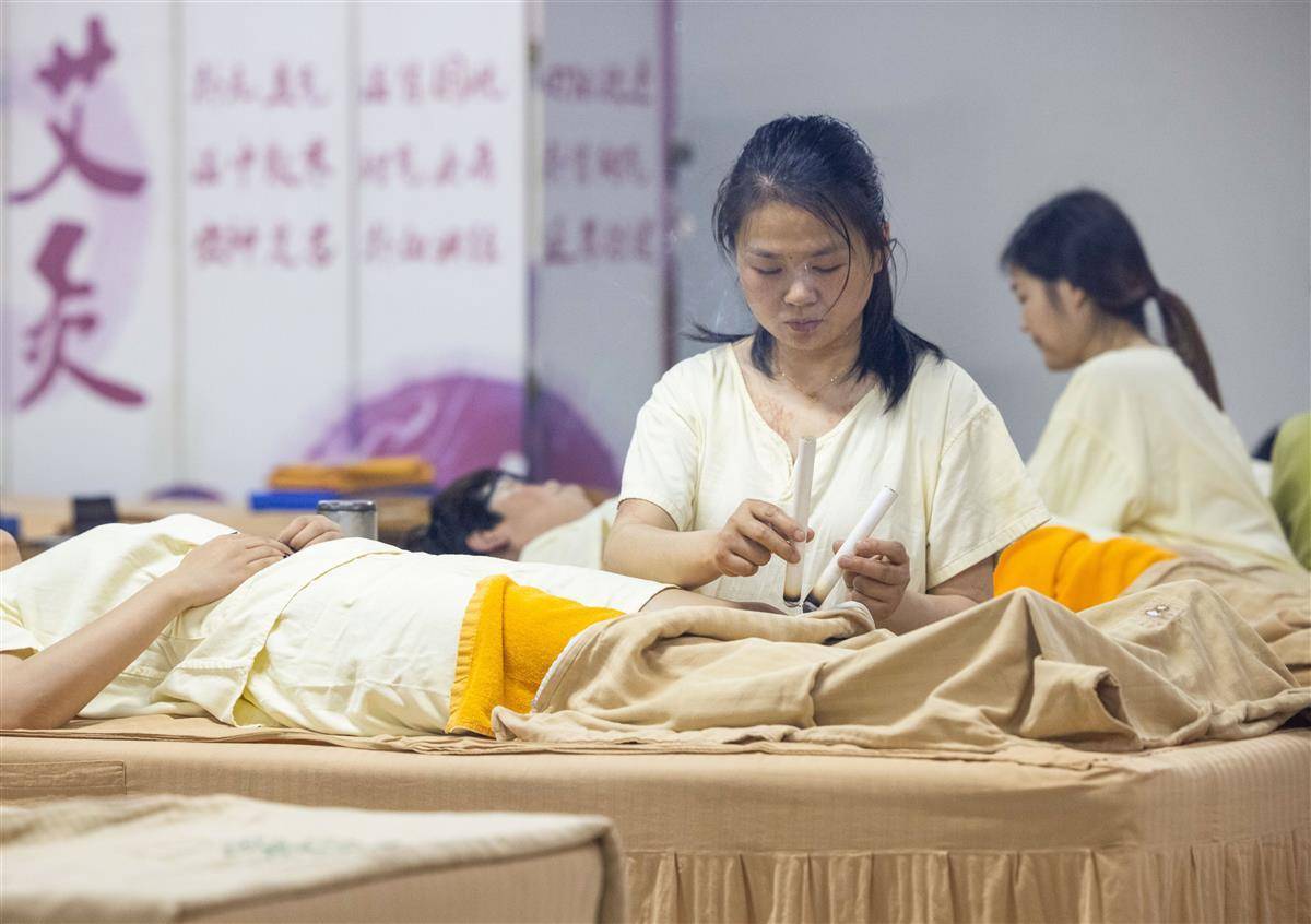 擦亮"蕲春艾灸师"劳务品牌