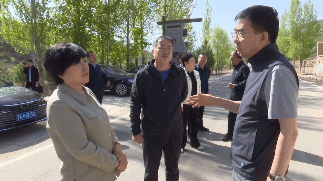 局长吕文平,县委书记周小云,县委常委,统战部部长刘荣杰,副县长欧阳哲