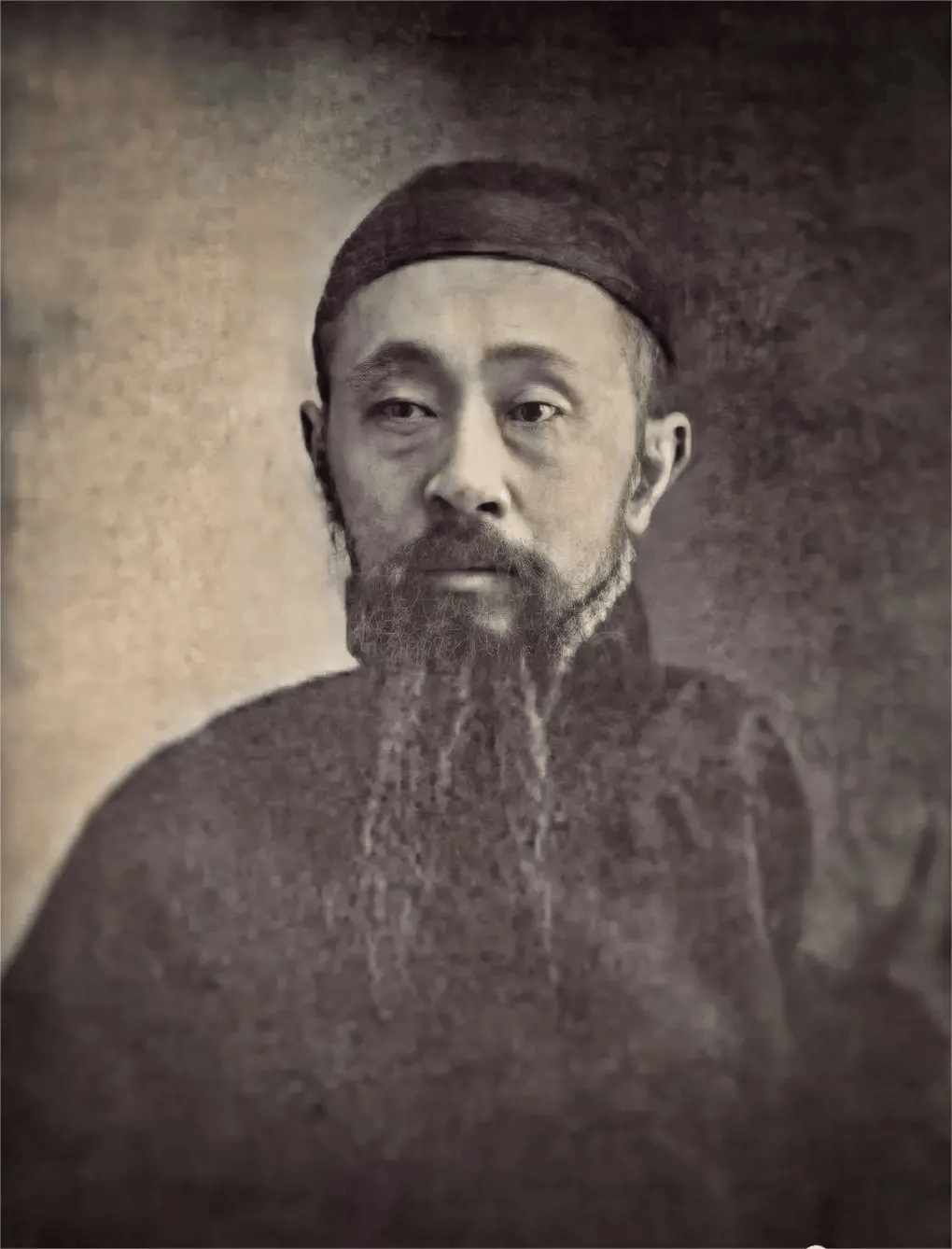 R耀珊再一位进士出身的省长是齐耀珊.