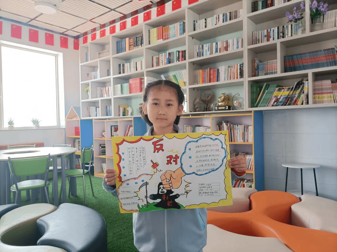 "通过制作手抄报,查阅资料 ,让我认识到了邪教的危害性,同时学到了