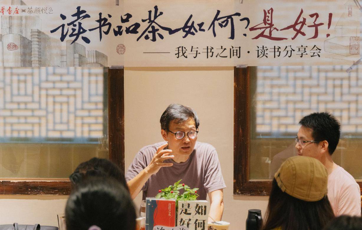 用小说探讨年轻人的彷徨与坚持,阎真读书分享会在长举行_新华书店_活动_读者