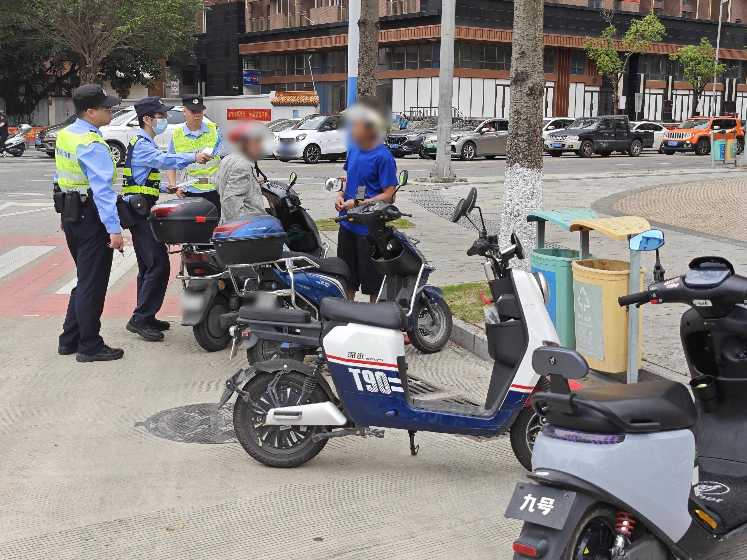 惠州极酷电动车交警查图片