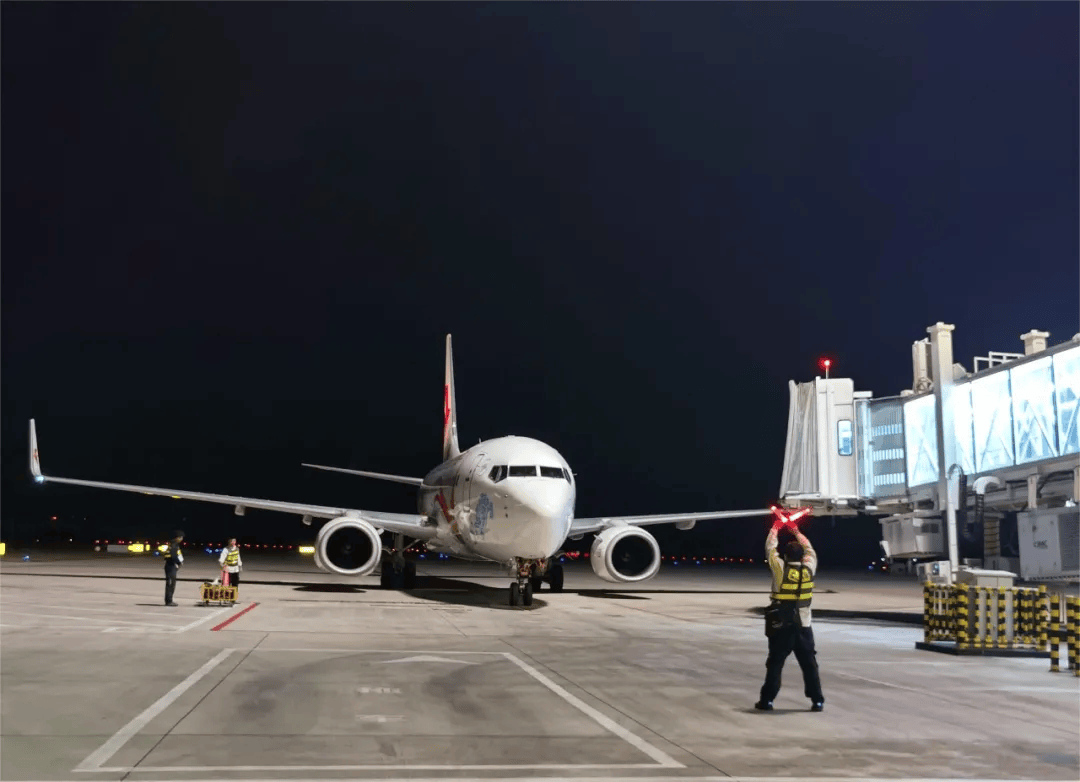 保山机场迎来2021年转场运行以来首架过夜航班