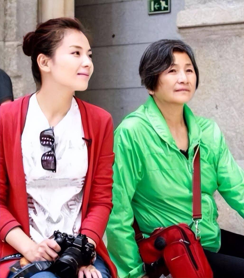 深扒刘涛和郑佩佩的十年"忘年交",才发现俩人隐瞒如此多秘密